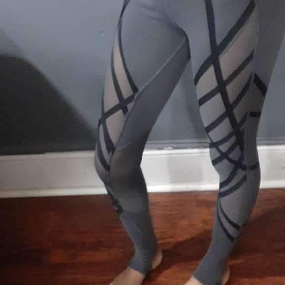Alo yoga mesh wrapped stirrup high waist grey leggins size extra small - Picture 14 of 14